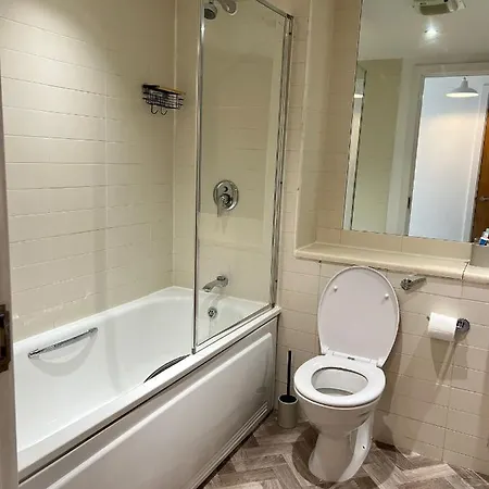 Metro Haven Escape - Elite - Wifi Included - Parking Included Apartment *